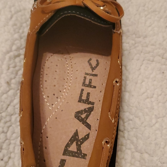Tan/Black Sperry type shoes - Picture 7 of 7